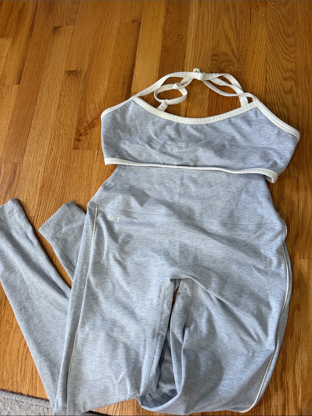 SET Active worn colorway sports bra & High-Waist Leggings Set